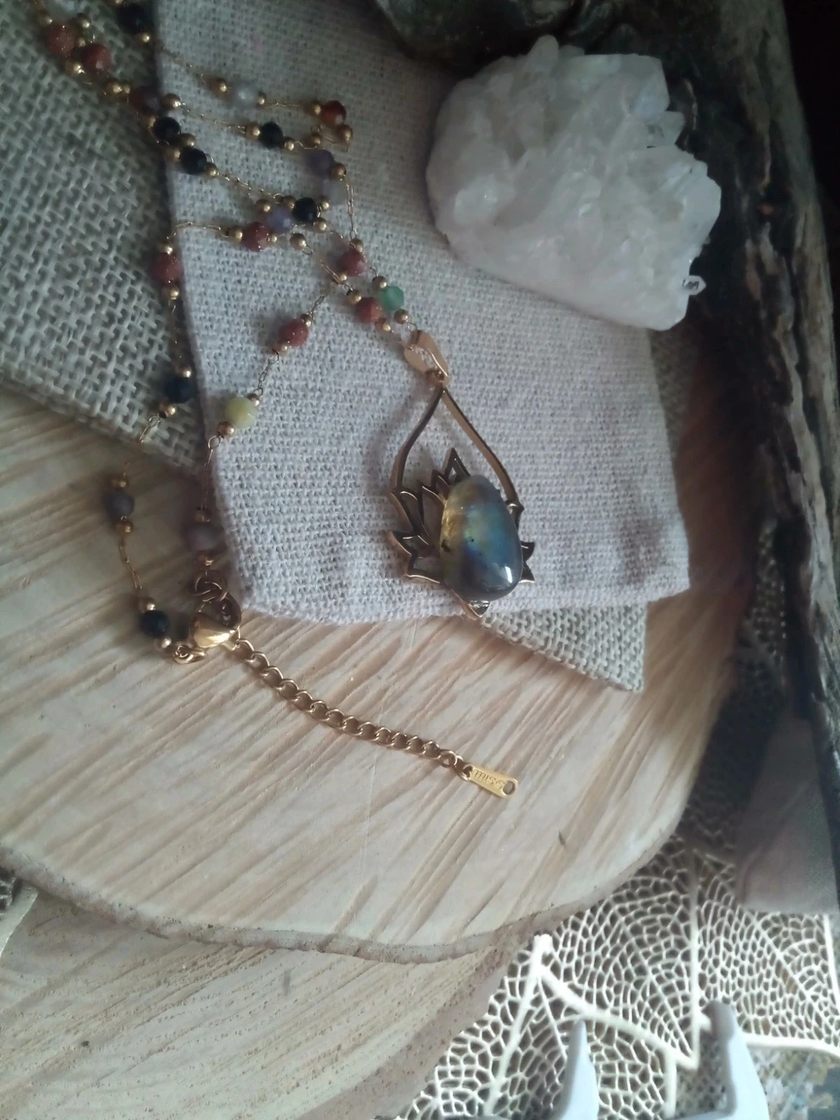 Collier fleur de lotus et multiples pierres semi précieuses – photo 6